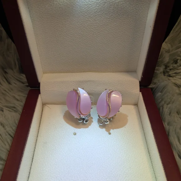 1950s Vintage Thermoset Barbie Pink 3 Piece Jewelry Set - Picture 11 of 15